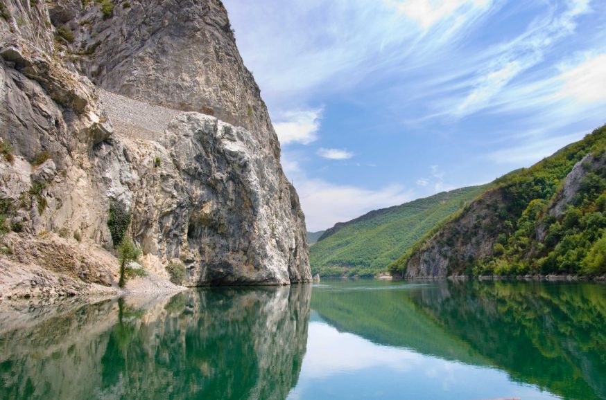 Vista del lago di Koman